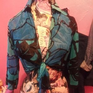 💙Crop Tie-Up Blouse(bundle w/other tops free gift w/purchase)